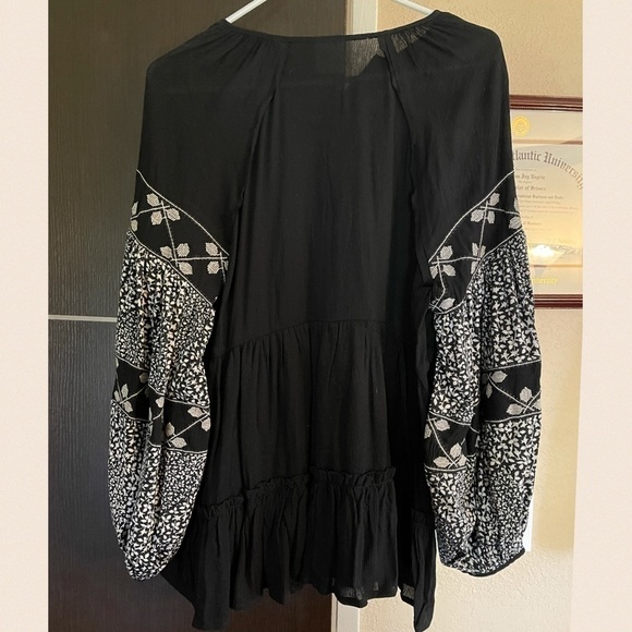 Black Tiered Tunic w/ Tassels & Bubble Sleeve - Picture 11 of 14